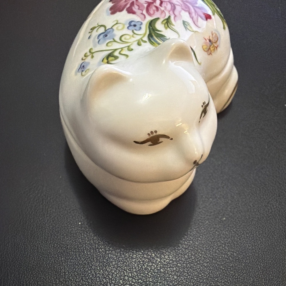 Chelsea Gardens Made In Japan Exclusively For Elizabeth Arden 4" X 2.5"! - Picture 2 of 7